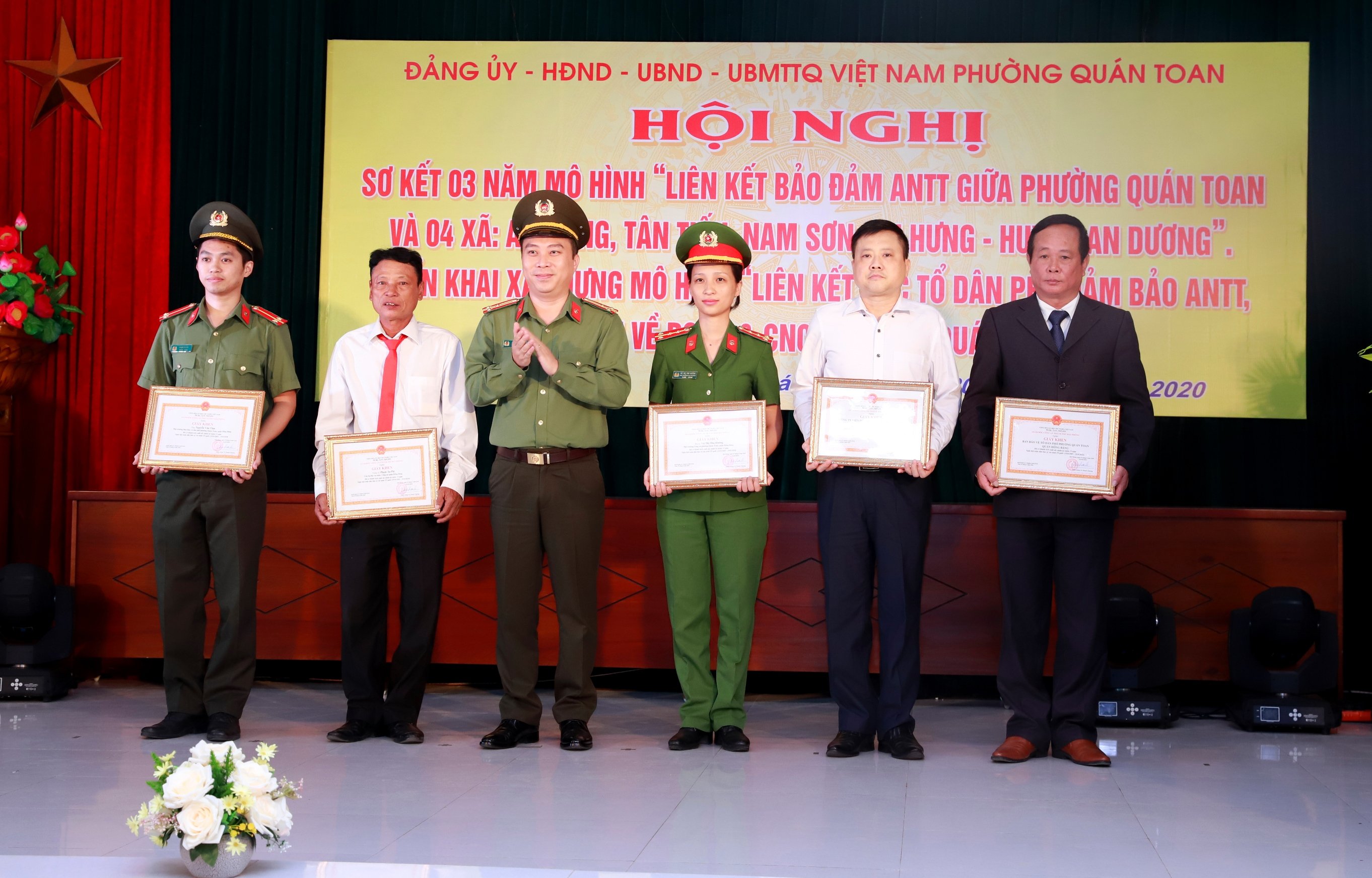 Sơ kết 3 năm mô hình “Liên kết bảo đảm ANTT giữa phường Quán Toan và 4 xã (huyện An Dương): 18 tập thể, cá nhân được Khen thưởng